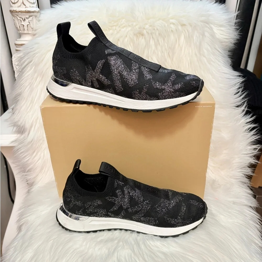 Michael Kors Sneakers🖤🩶